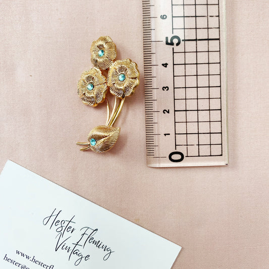 Elegant French vintage flower brooch, retro goldtone costume jewellery, measurement.