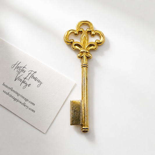 Coro · 1950s · Fleur De Lis Key Brooch