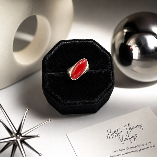 Vintage 1960s MOD space age ring in velvet box.