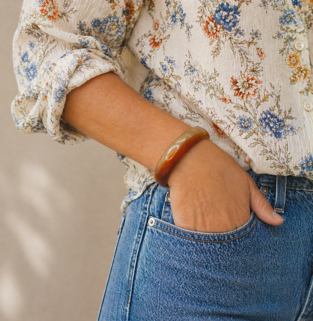 Vintage 1970s Agate Bangle styled on a model wearing a floral shirt and denim jeans.