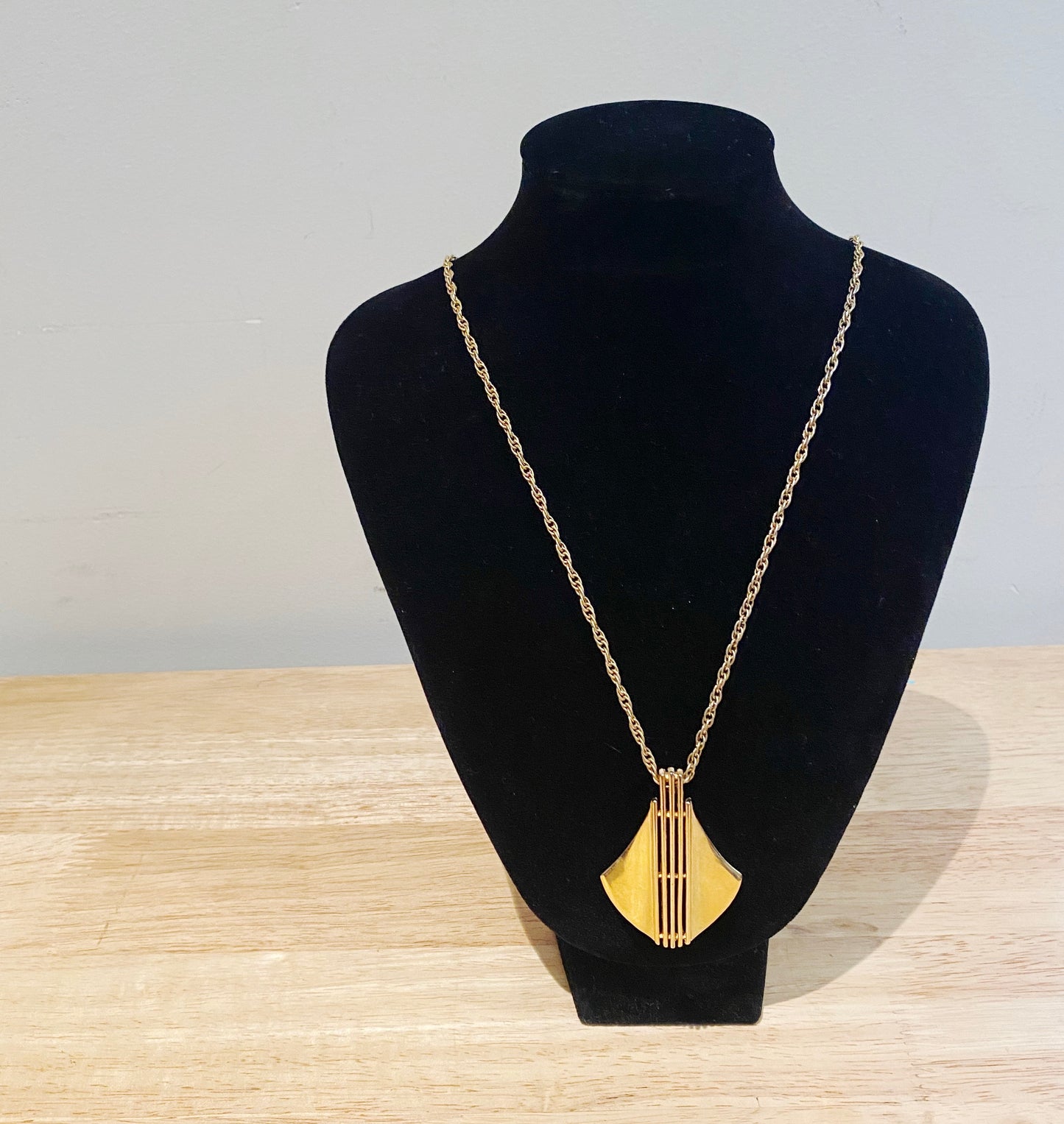 High-polish gold Trifari necklace with oversized pendant