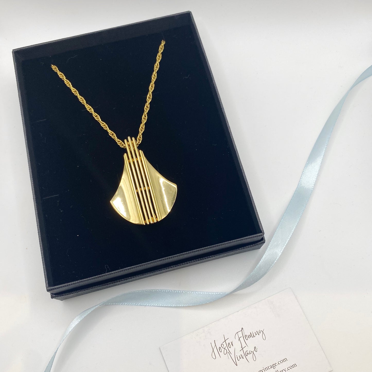 Vintage 1970s Trifari statement pendant necklace in 22kt gilt