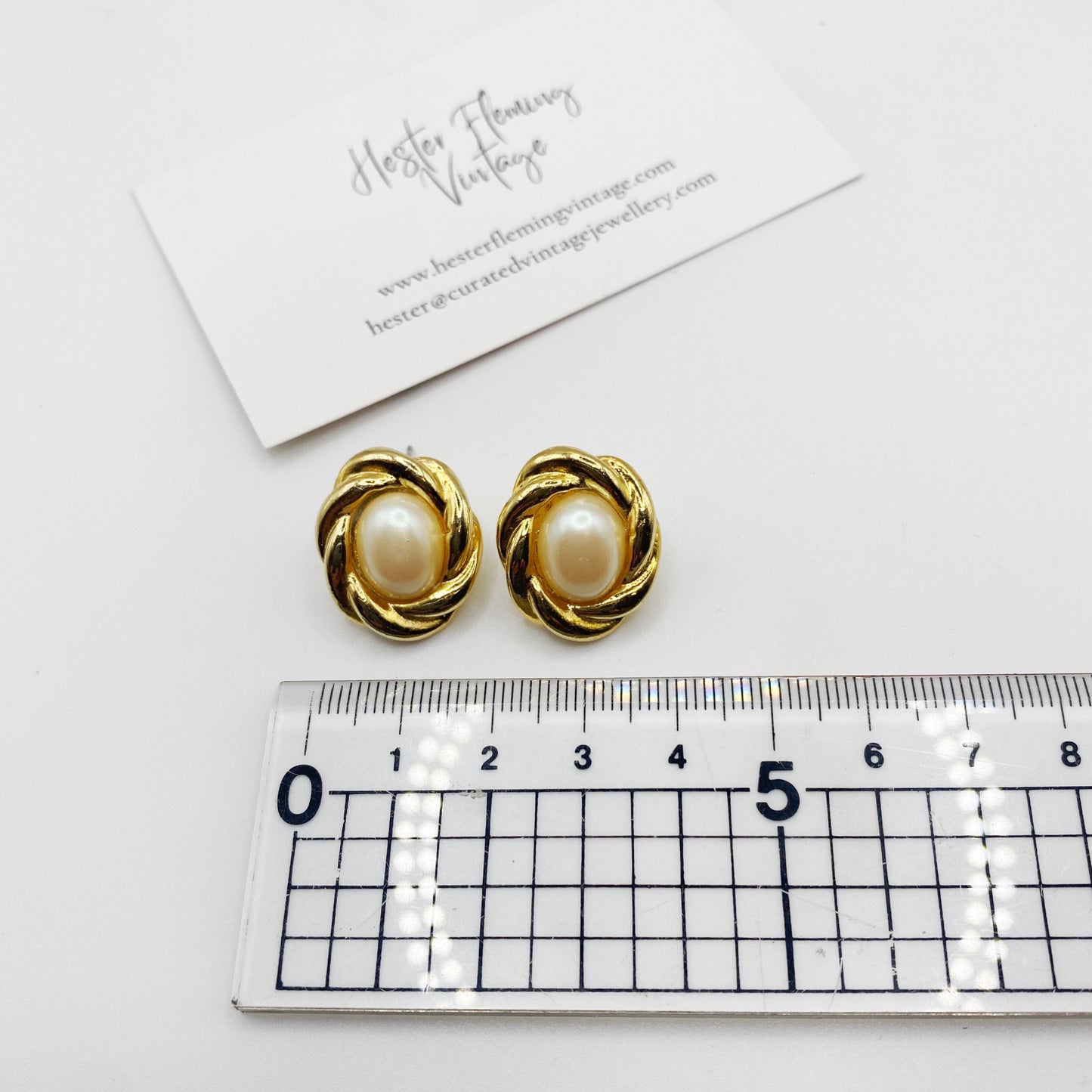 1980s Vintage Pearl Earrings | Classic Retro Elegance