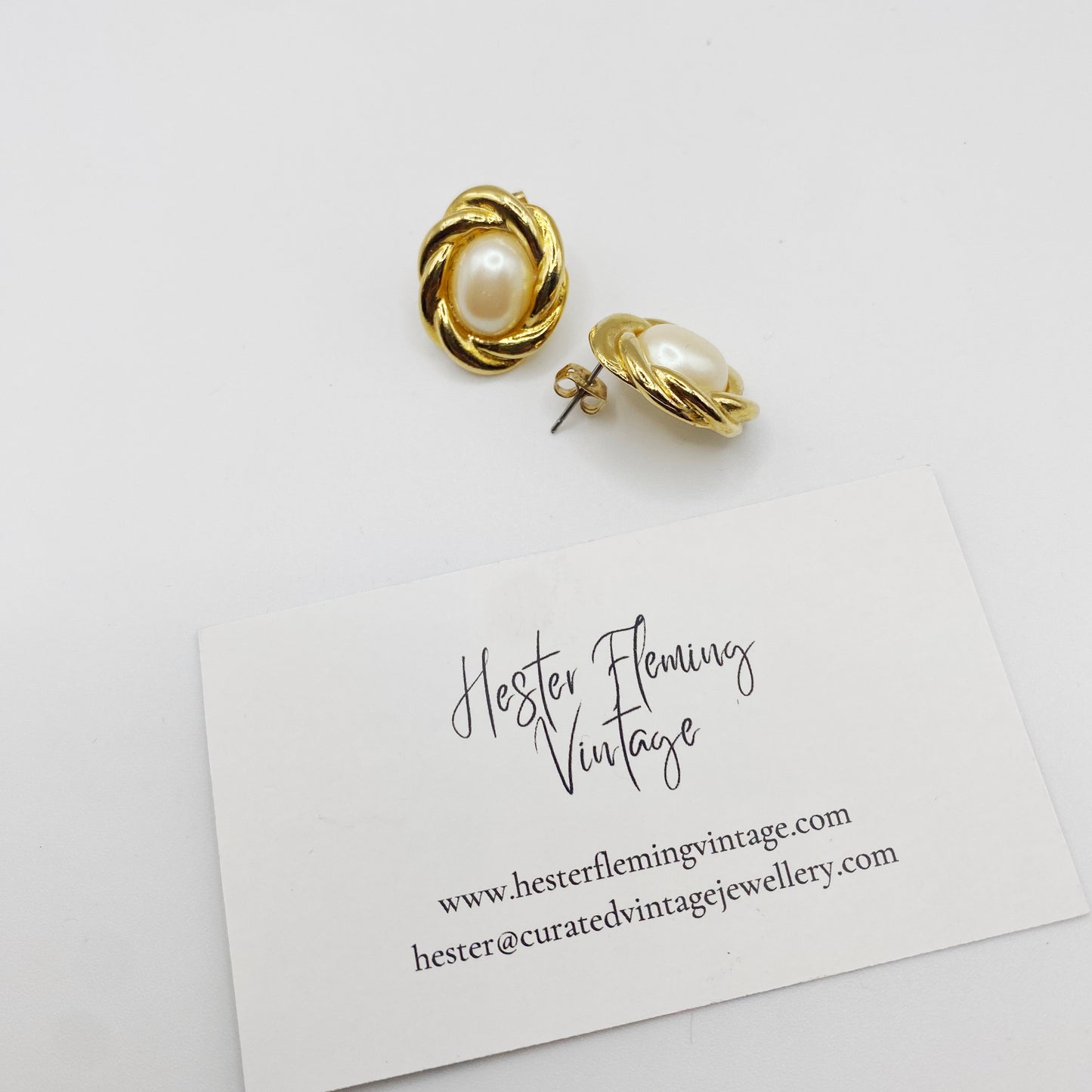 1980s Vintage Pearl Earrings | Classic Retro Elegance