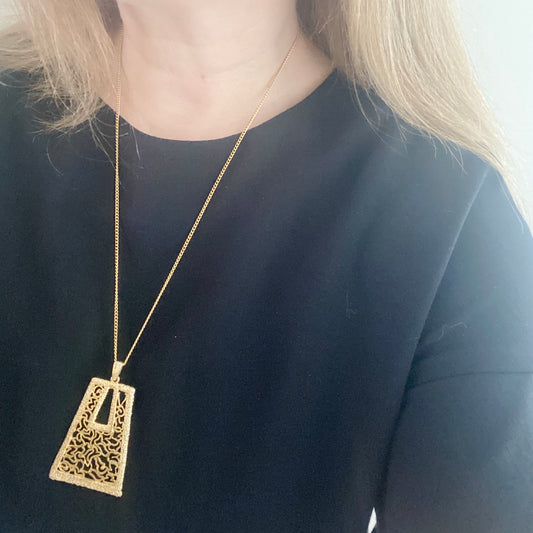 Vintage 1970s gold pendant necklace with timeless modernist style.