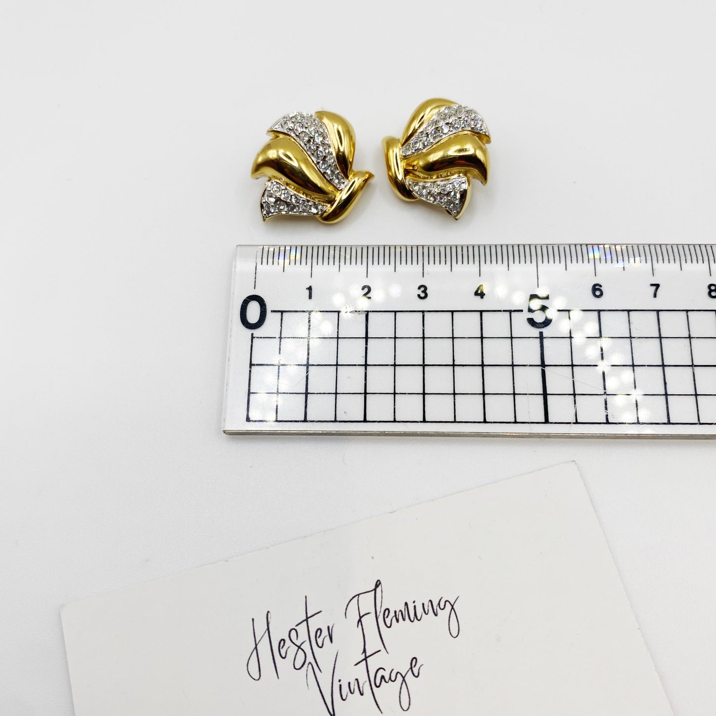 Measurement of vintage retro earrings from the late 1980s or early 1990s against a neutral background