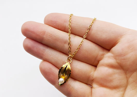 Gold Vintage Leaf Charm Necklace | 1990s Nature-Inspired Jewellery