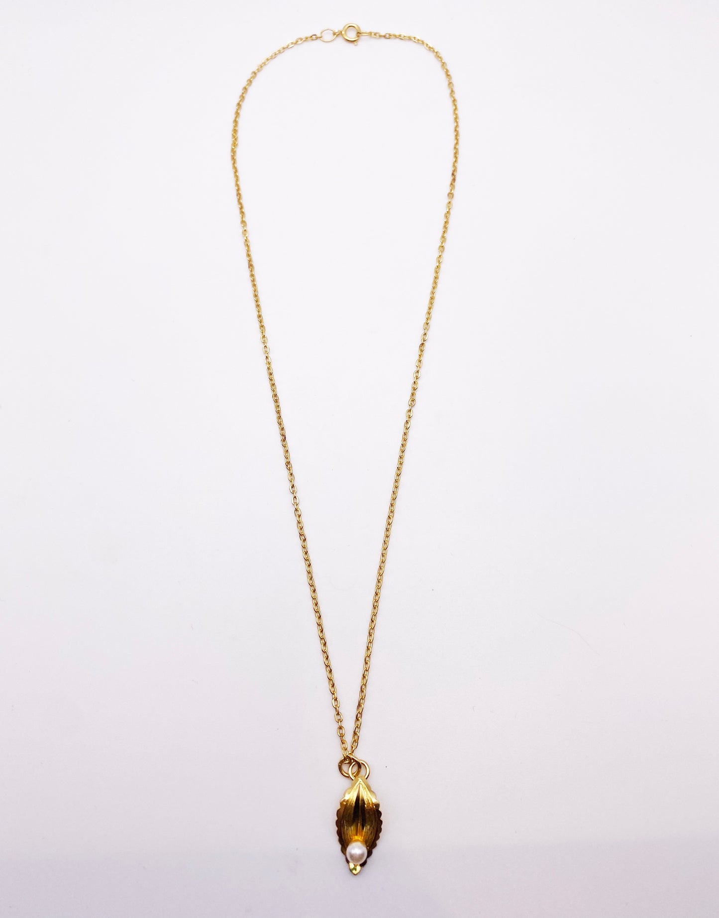 Gold Vintage Leaf Charm Necklace | 1990s Nature-Inspired Jewellery