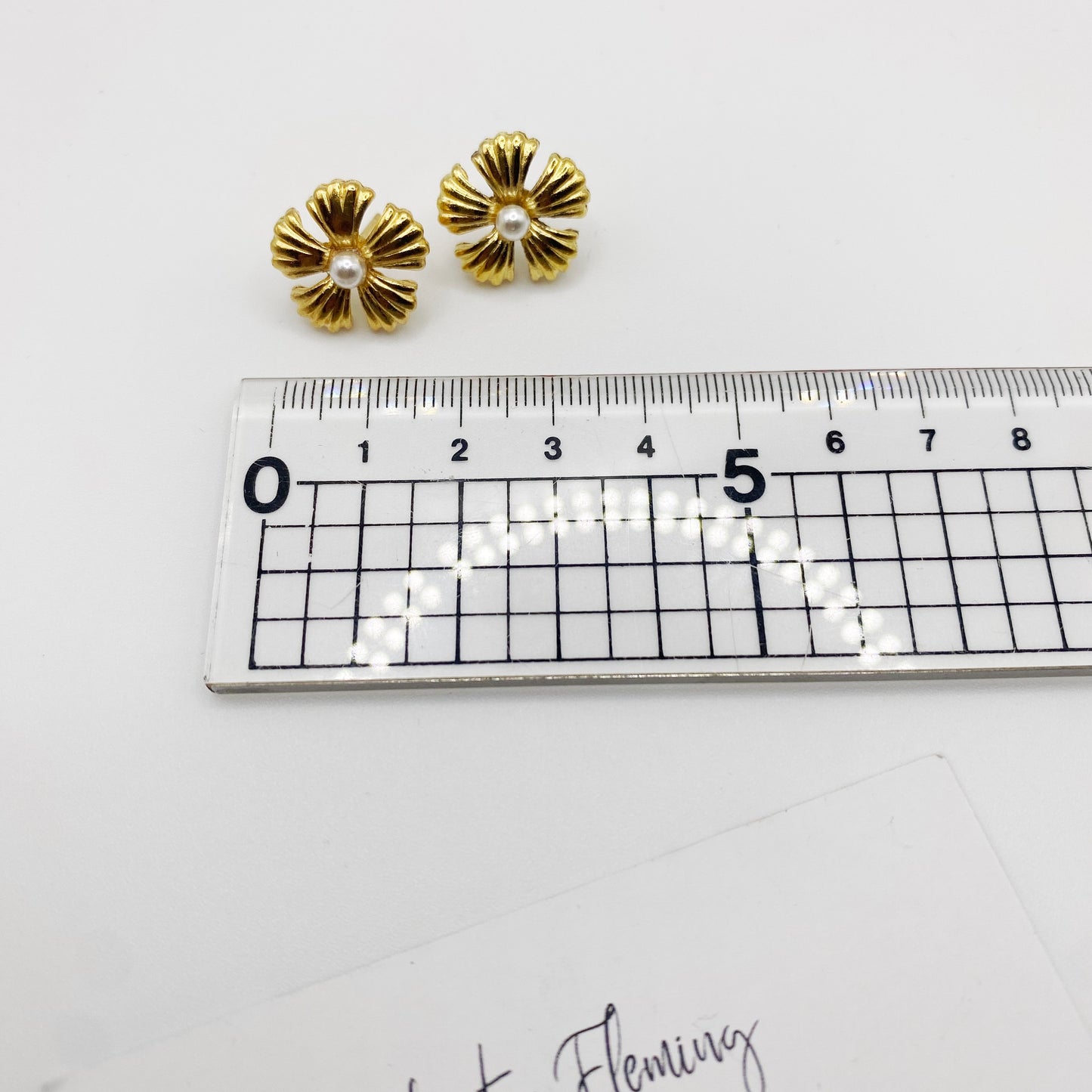 Frayer vintage 90s earrings with pearl centre measurement.