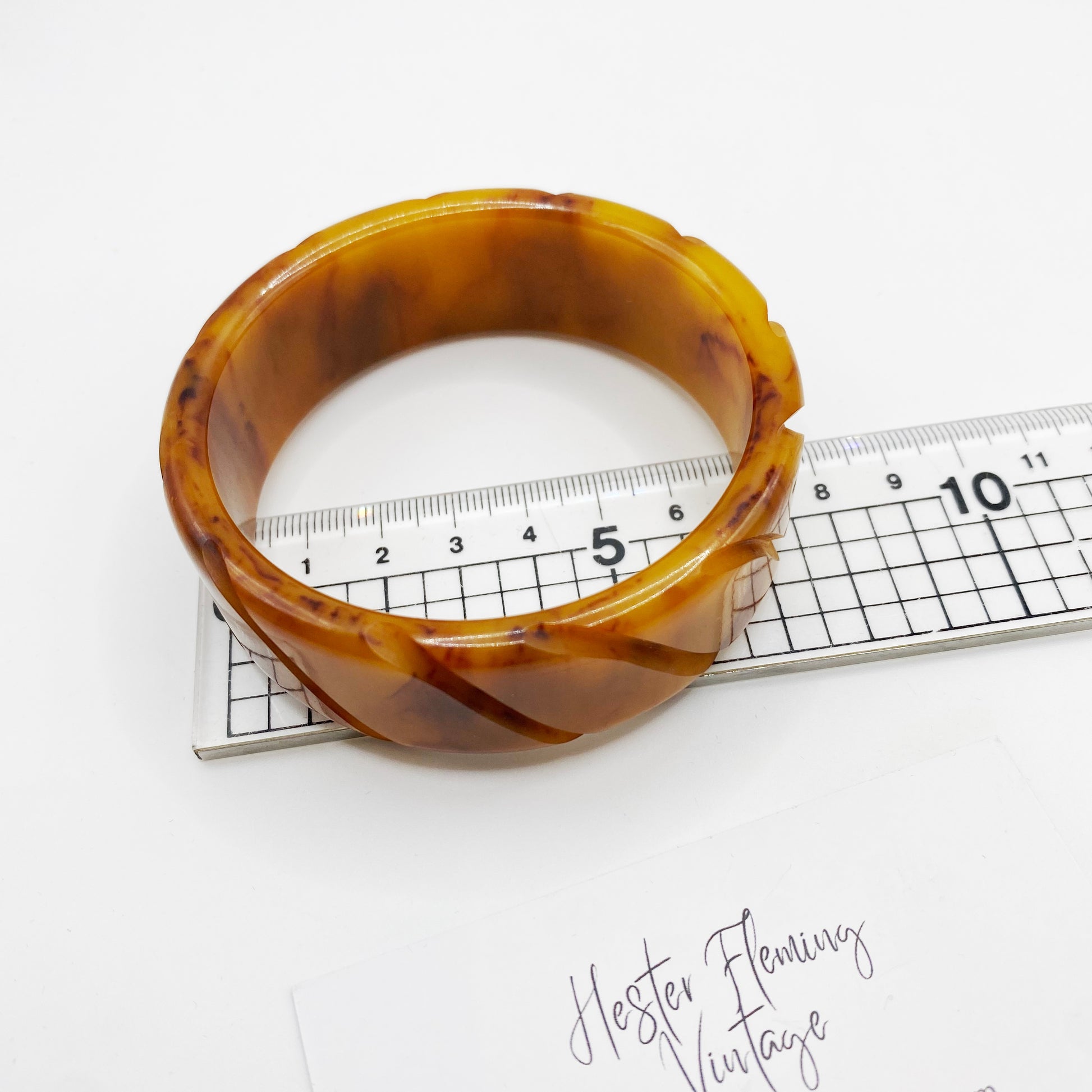 Vintage · 1940s · Carved Bakelite Bangle – Hester Fleming Vintage