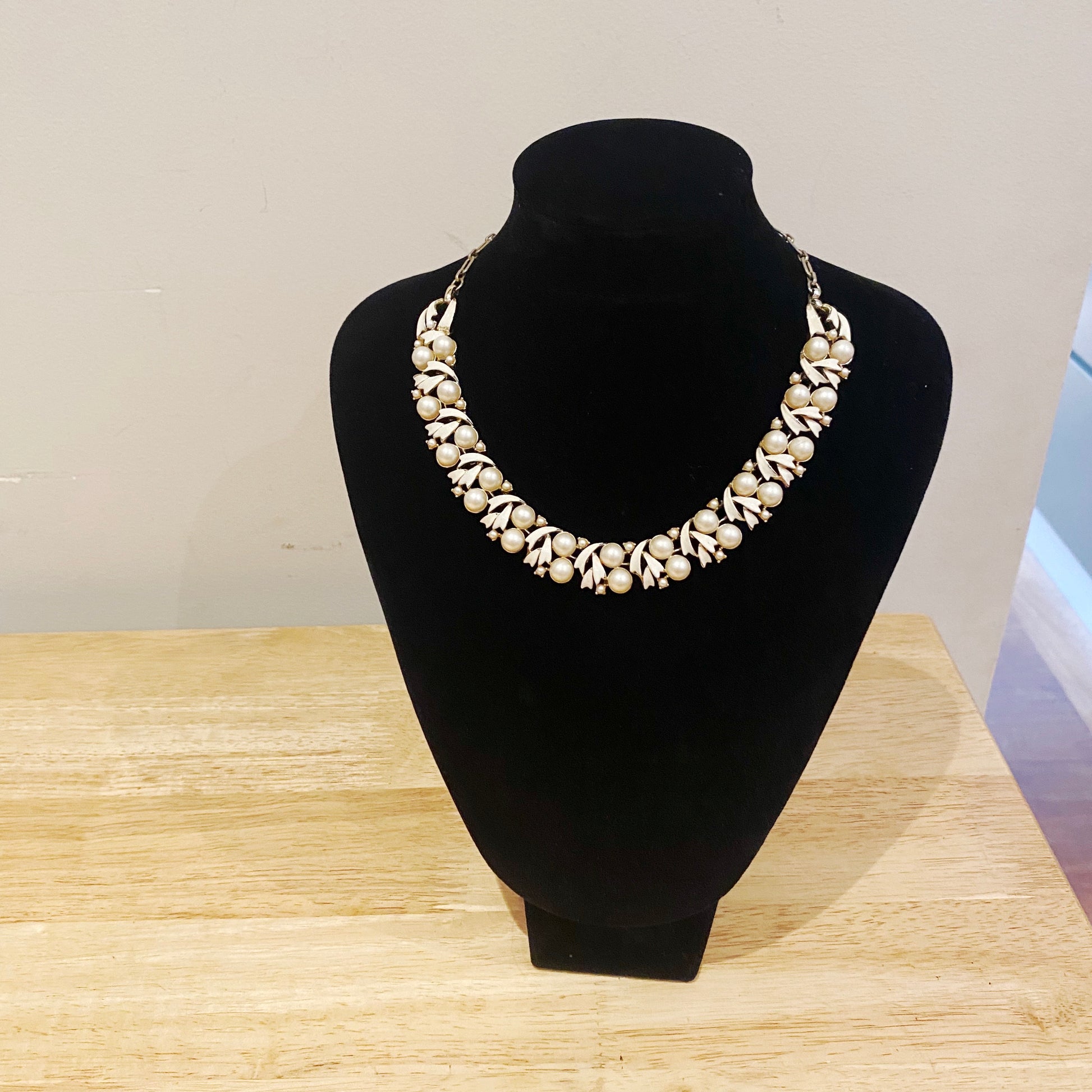 1950s Coro Necklace, presented on jewellery stand. 