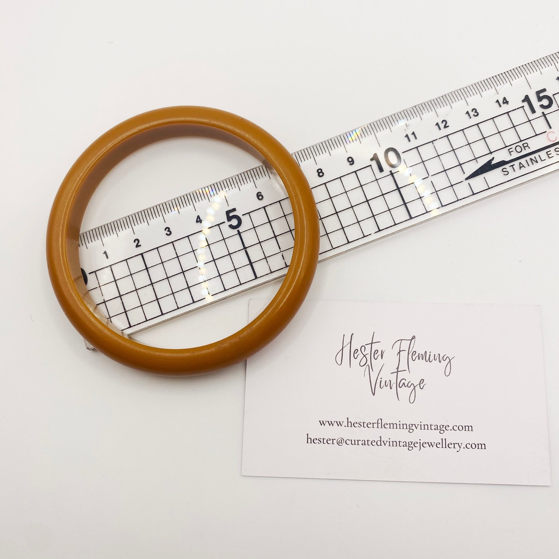 retro 1960s caramel Bakelite bracelet measurement.