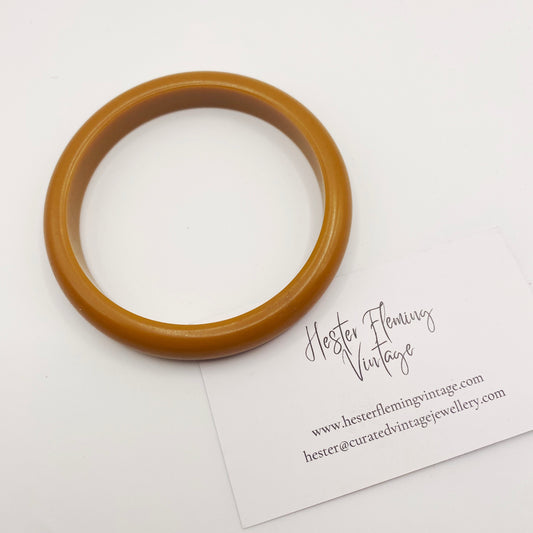Front view of 1960s vintage caramel Bakelite bangle in good condition