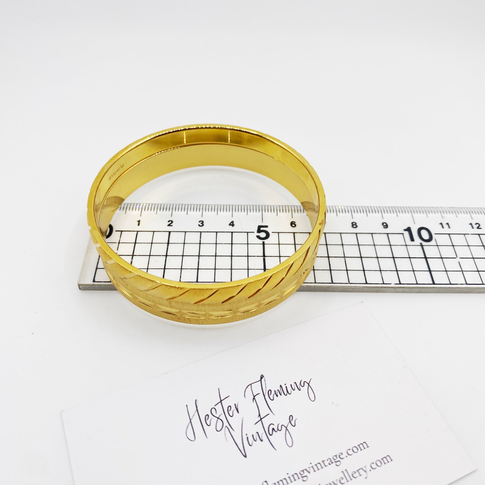 Measurement of medium wrist vintage Monet bangles set, good condition, 1960s.