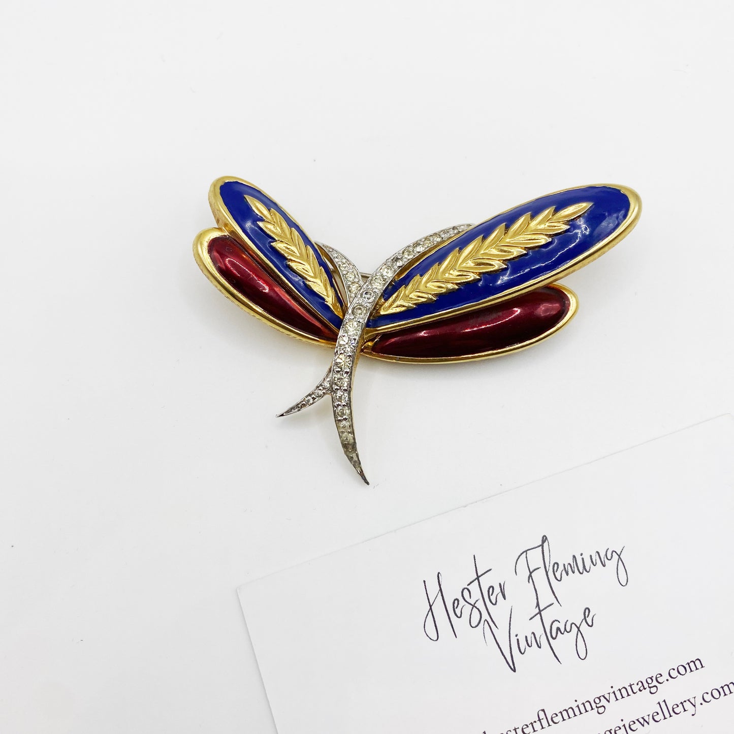 Front view of 1960s 1970s Jomaz Brooch 