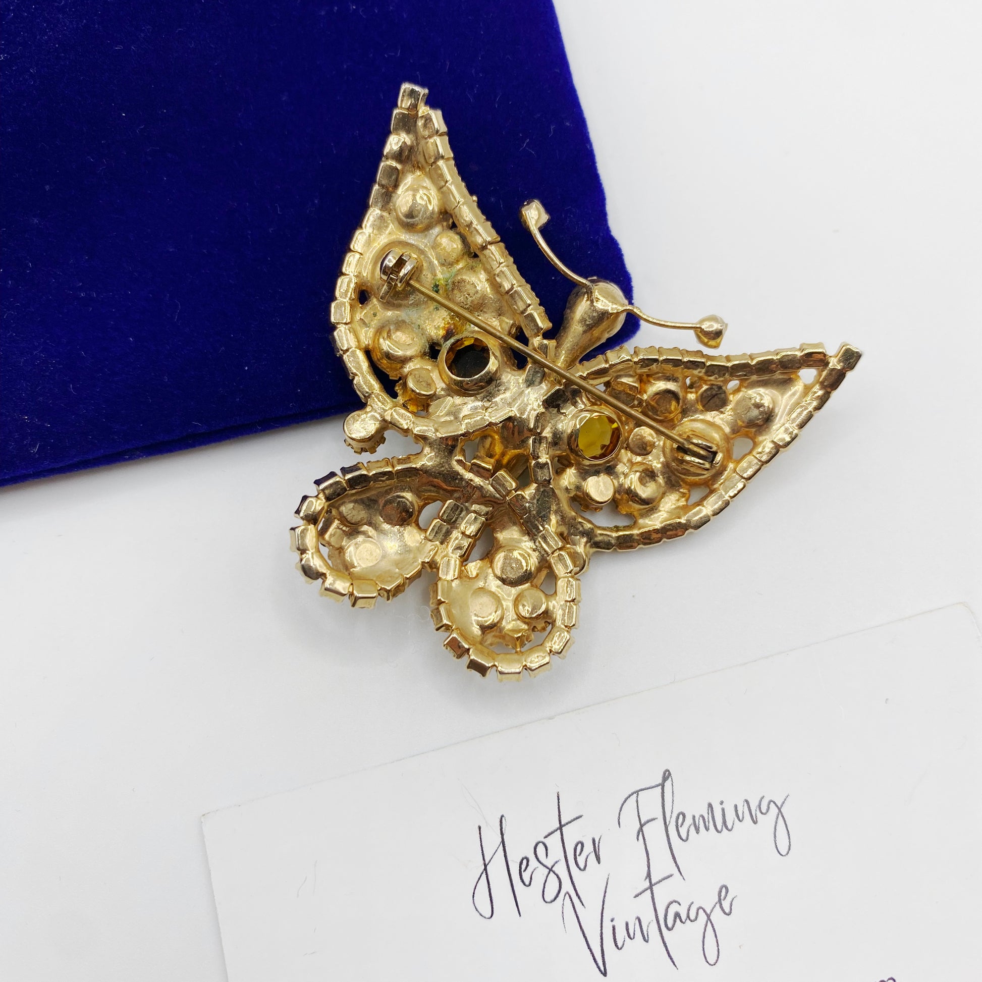Back view of 1960s Juliana DE crystal brooch. 