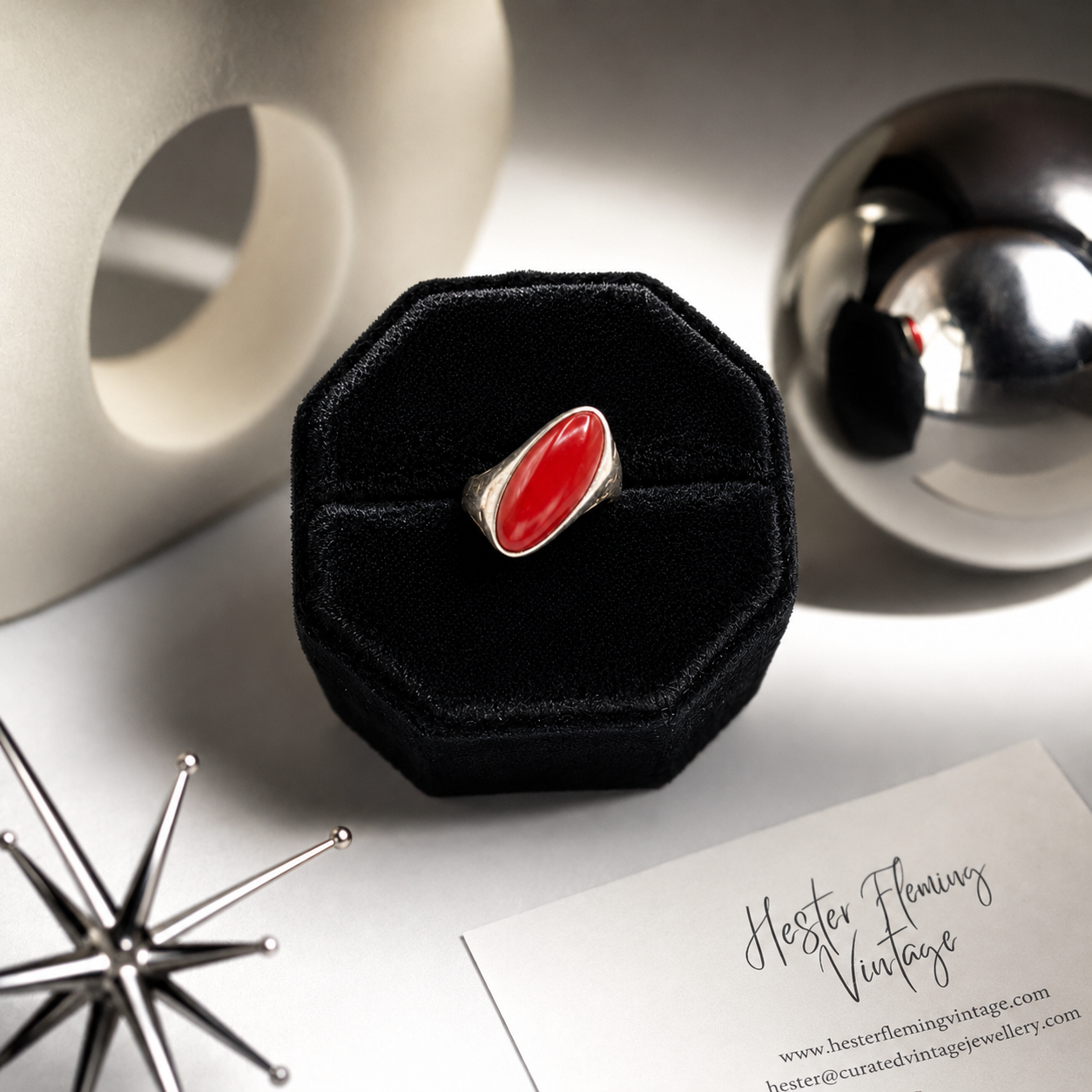 Vintage 1960s MOD space age ring in velvet box. 