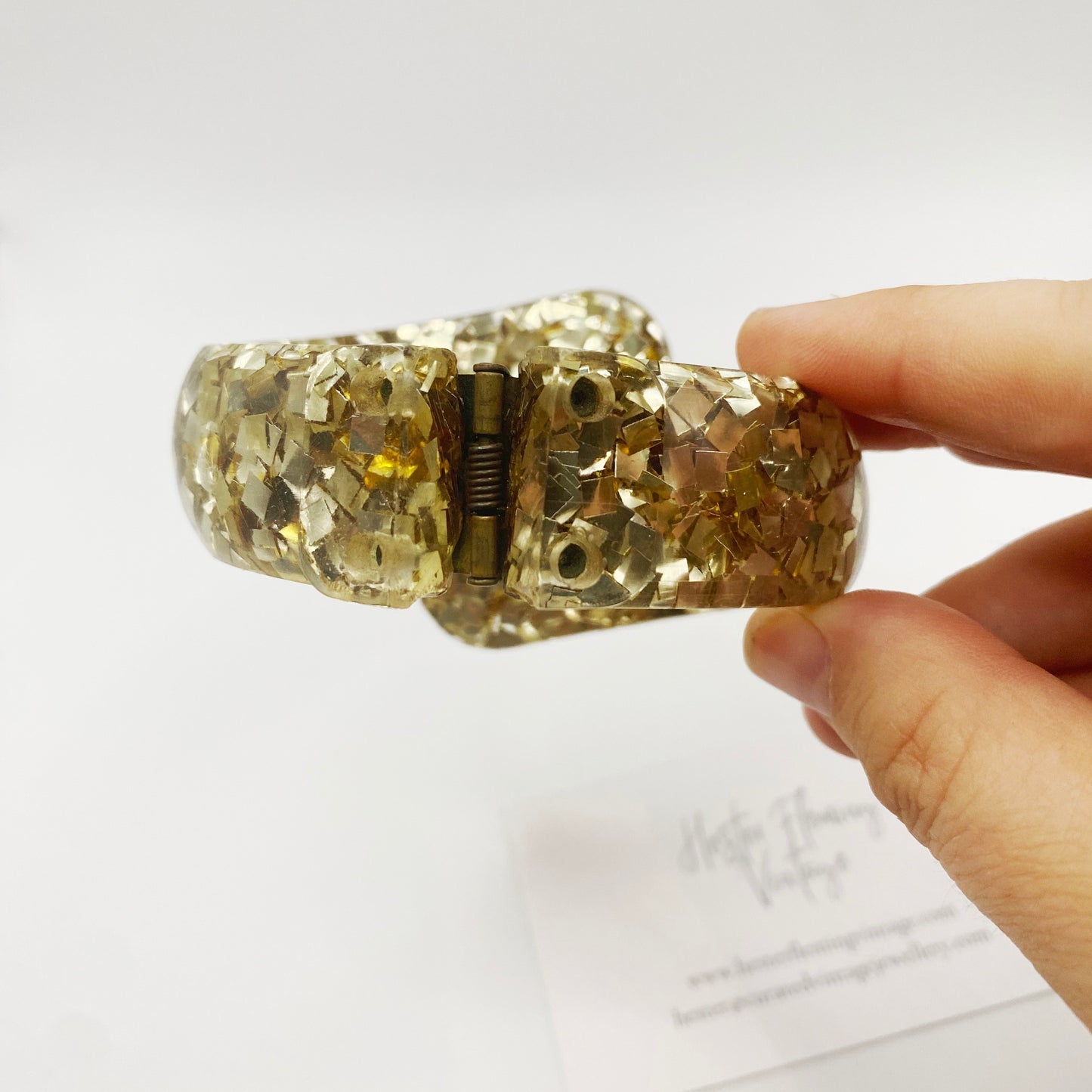 1960s Shell Confetti Lucite Bangle