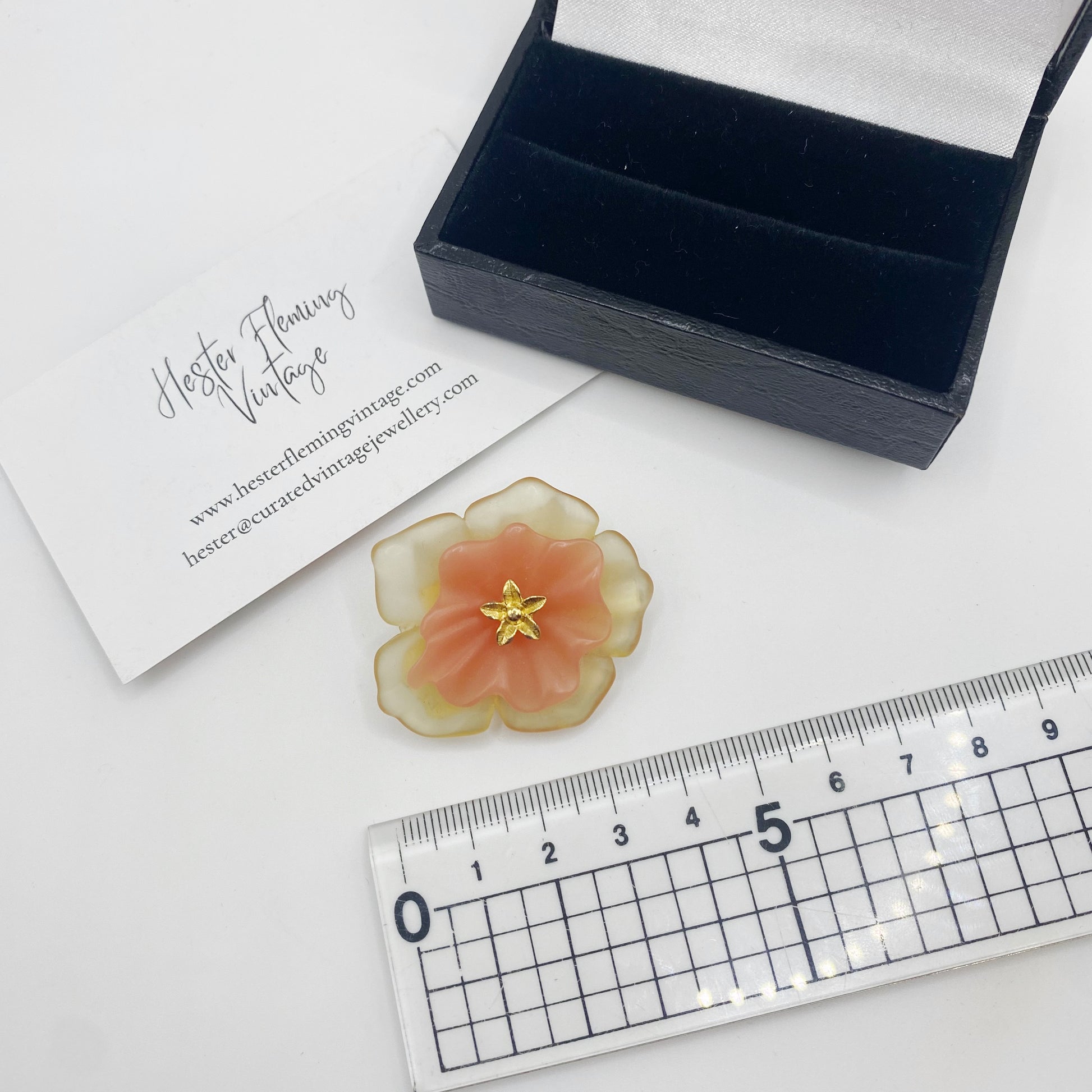 Measurement of 1980s Givenchy Pansy Lucite Brooch