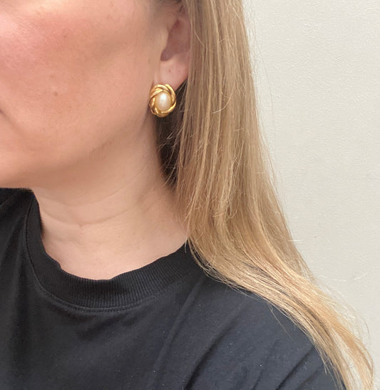 Vintage · 1980s · Gilt-Knotted Pearl Earrings