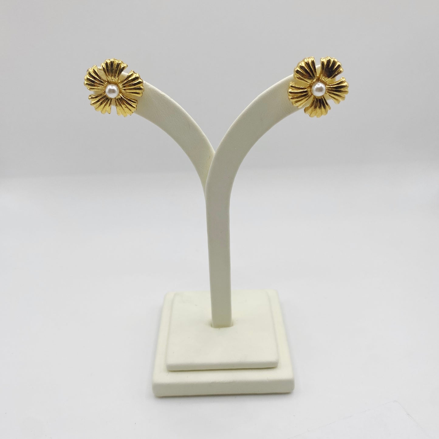 Gold tone 1990s floral stud earrings with pearl centre