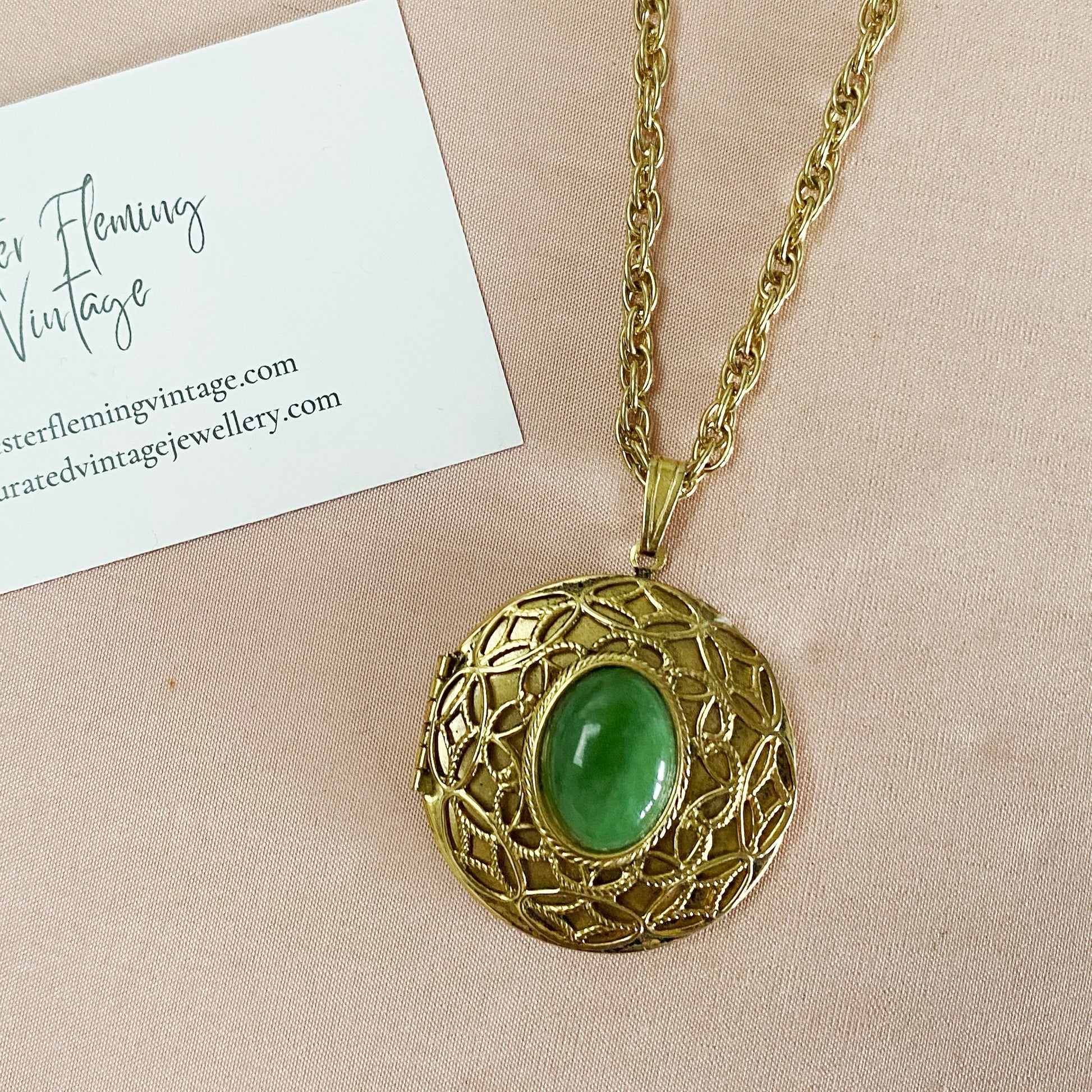 Retro gold-plated vintage locket with bold green cabochon