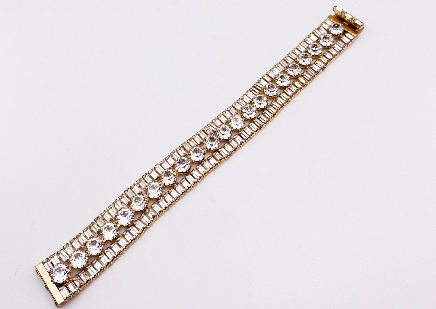 Circa, 1960s. Crystal bracelet. Good vintage condition.