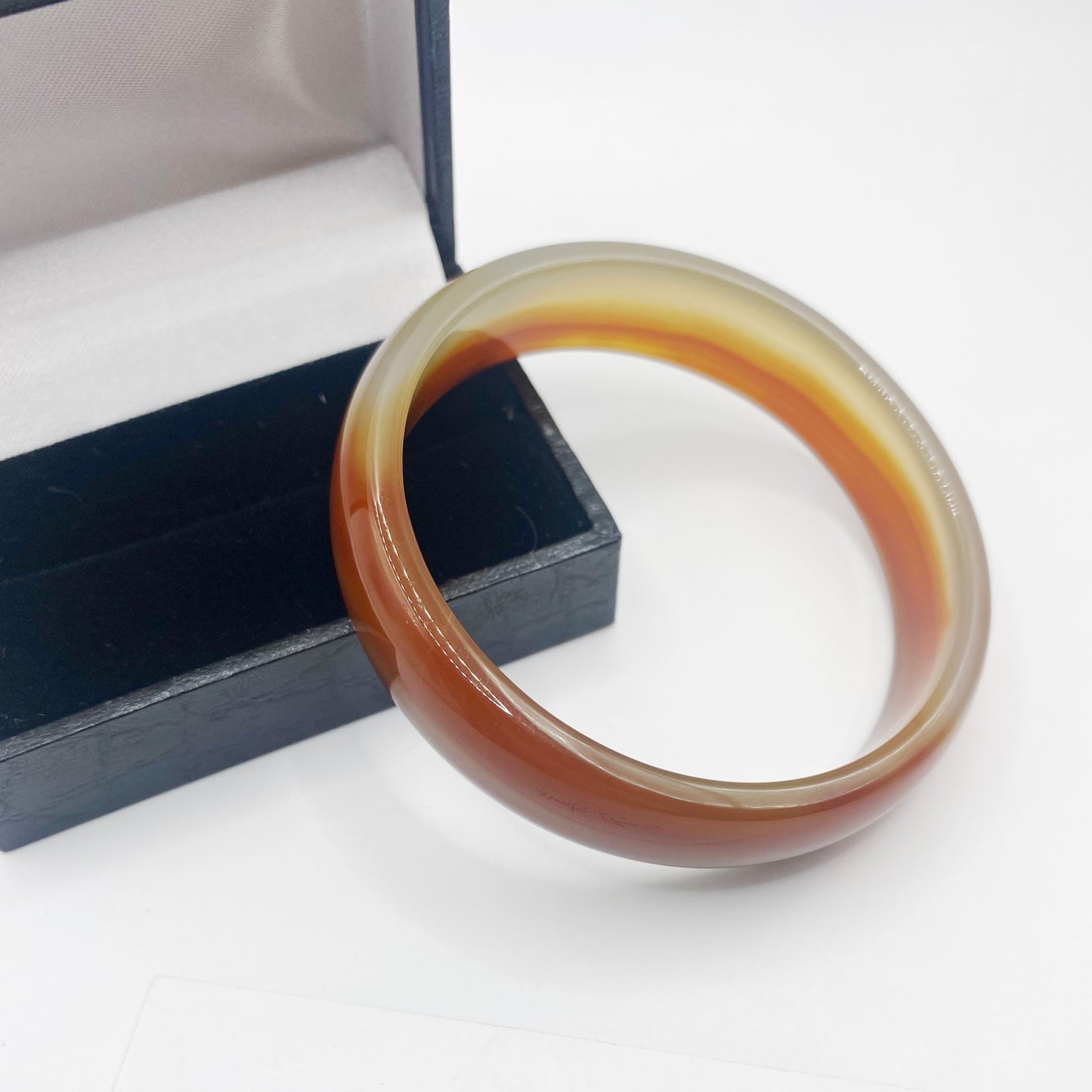 Vintage · 1970s · Agate Bangle