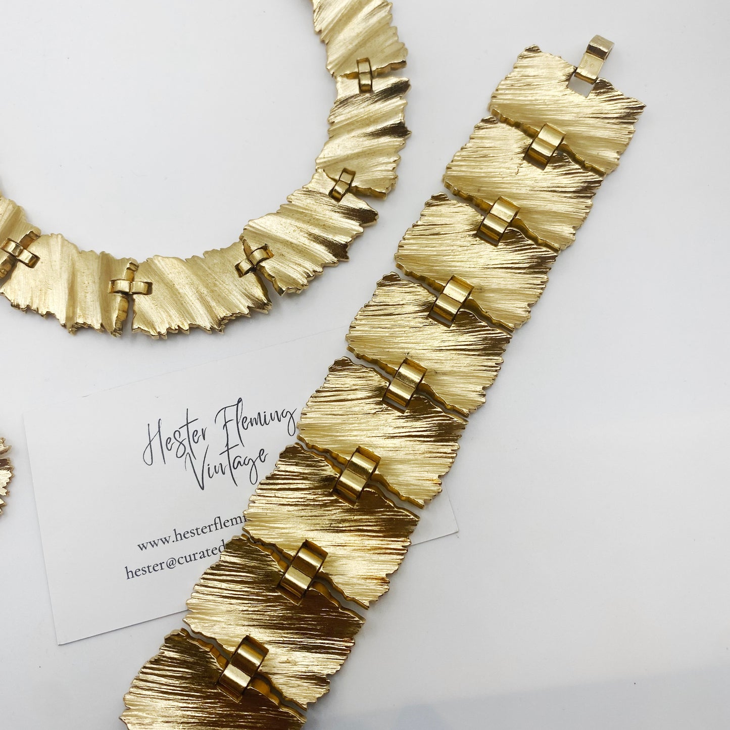 Back view of textured gilt metal on 1960s Trifari jewellery set.