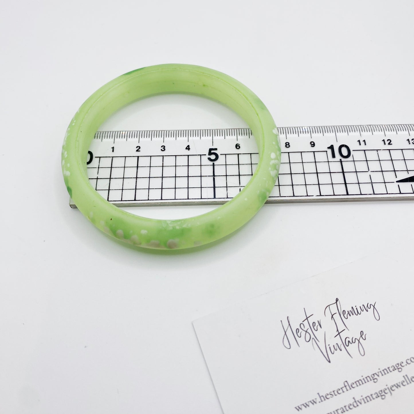 Measurement of vintage 80s green polymer bangle.