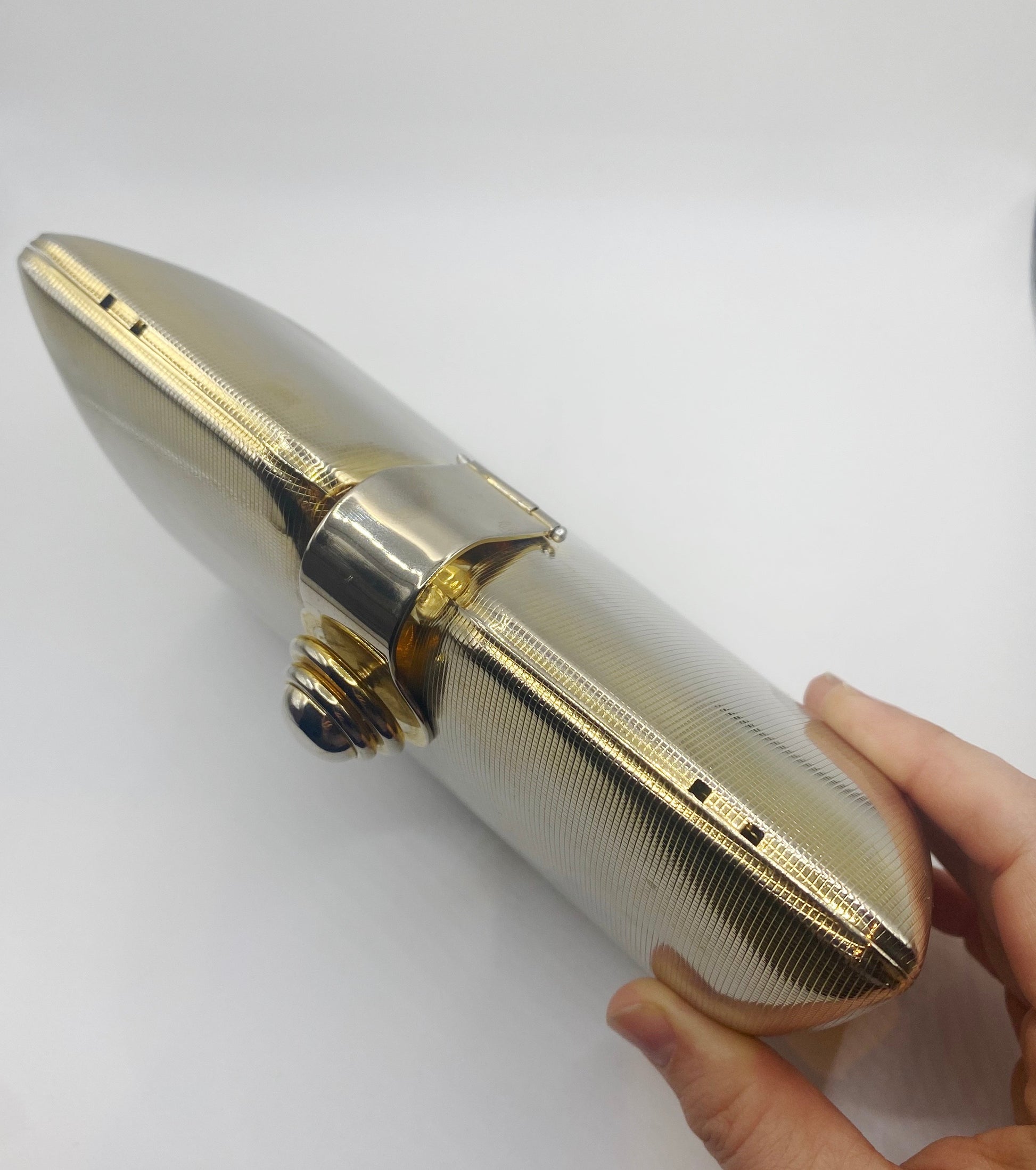 Top view of Vintage 60s Mod Purse.