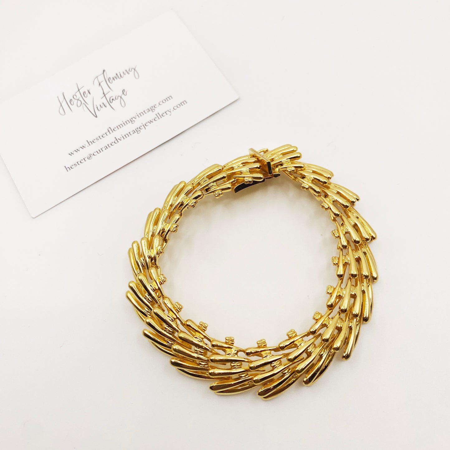 1960s vintage Grosse bracelet in gold tone finish, elegant designer jewellery for collectors.
