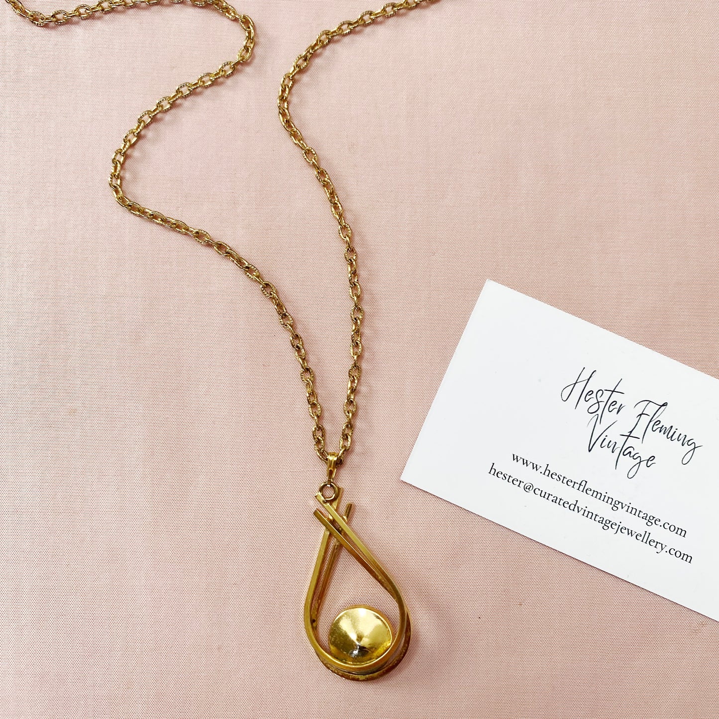 Classic 1970s vintage jewellery pendant, perfect for layering or gifting, back view.