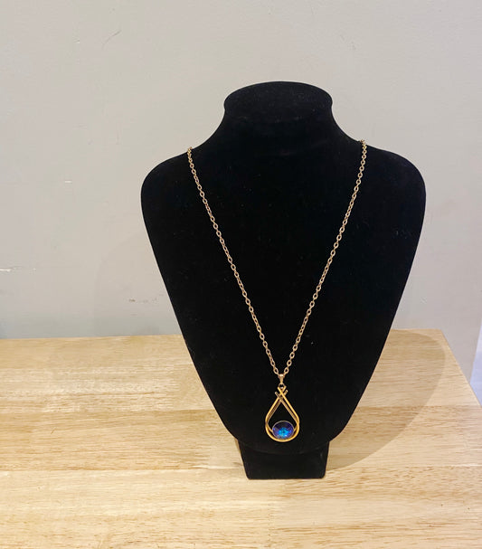 Vintage 1970s goldtone pendant necklace with royal blue crystal centre stone
