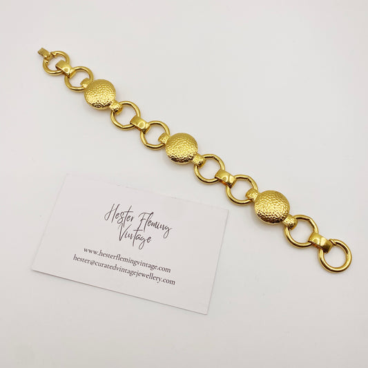 Front view of vintage 1980s Monet gold-plated bracelet in excellent condition.
