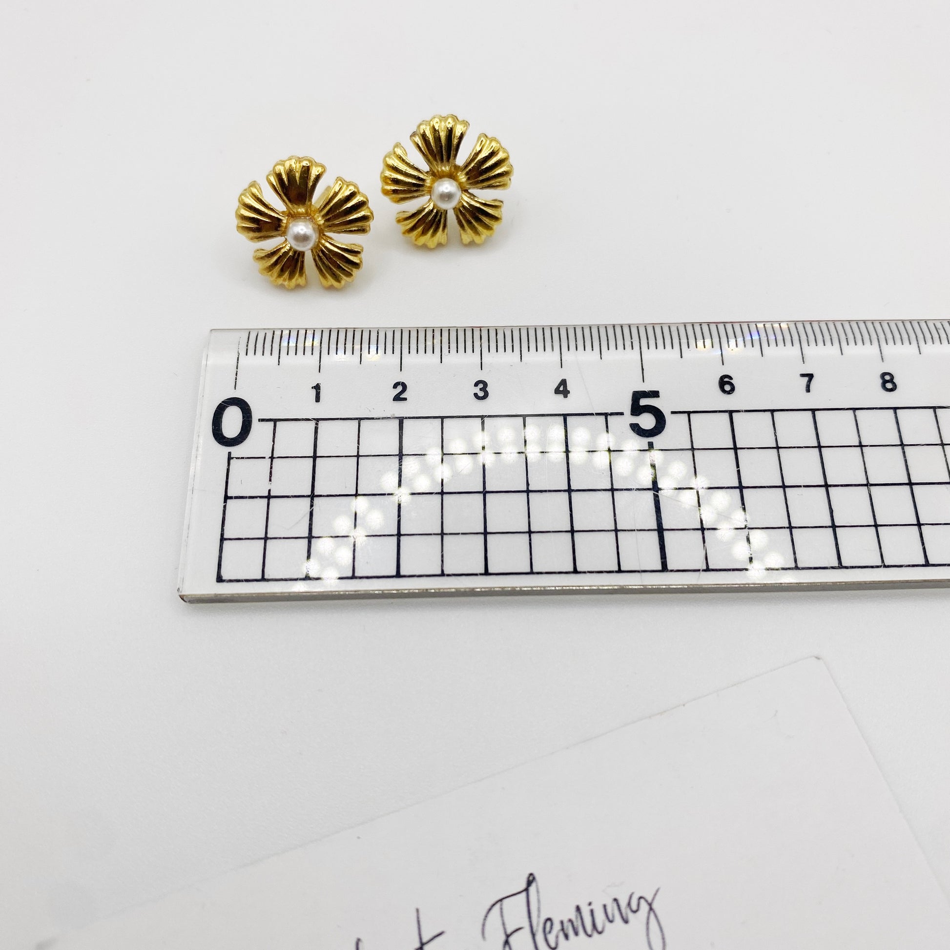 Frayer vintage 90s earrings with pearl centre measurement.